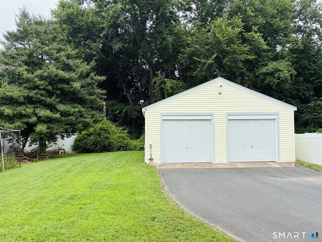 Building Photo - 630 Silver Ln