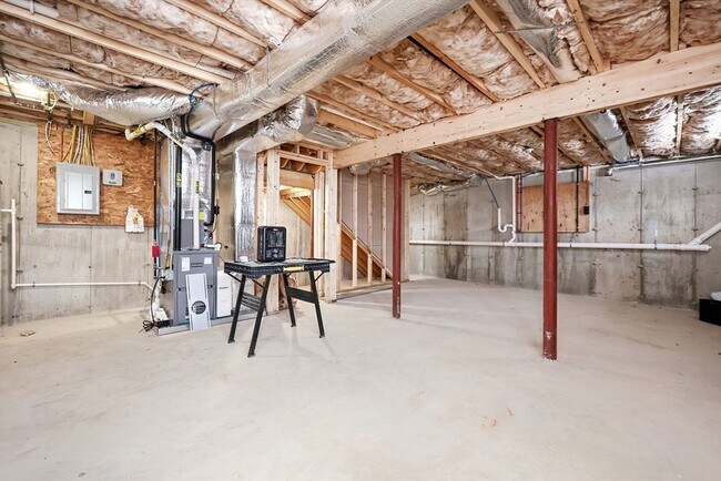 Building Photo - 14 Paige Hill Rd