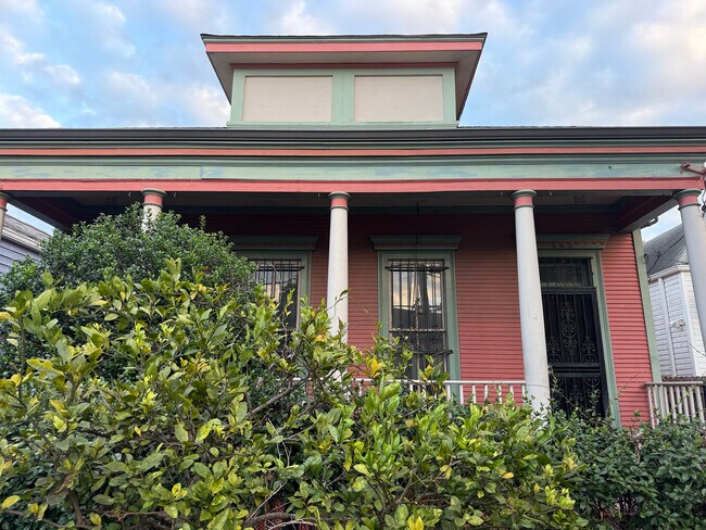 Building Photo - 442 S Rendon St