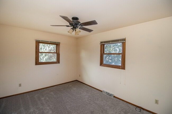 Building Photo - 1055 S Imperial Dr