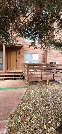 Building Photo - Charming Westside 2 Bedroom- pet friendly