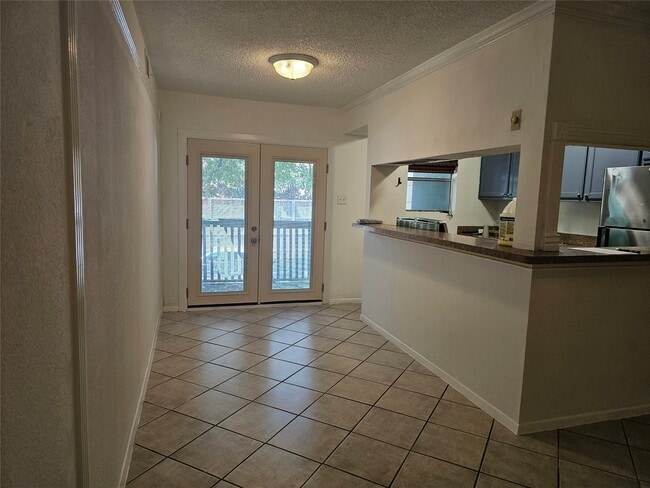 Building Photo - 8287 Kingsbrook Rd