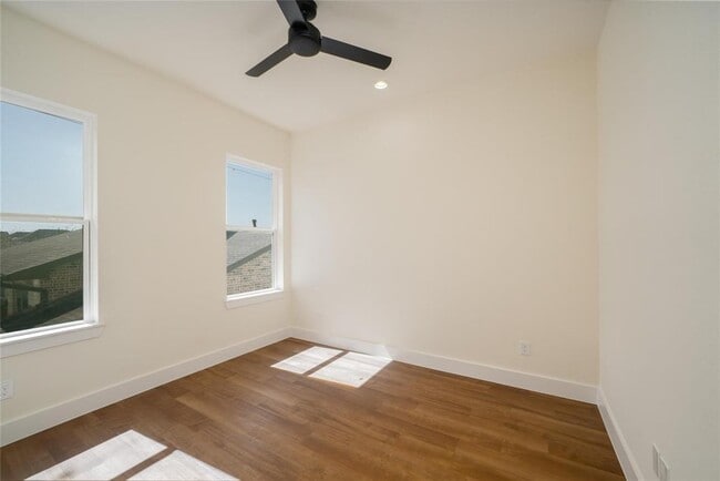 Building Photo - 8907 Knl Br Dr
