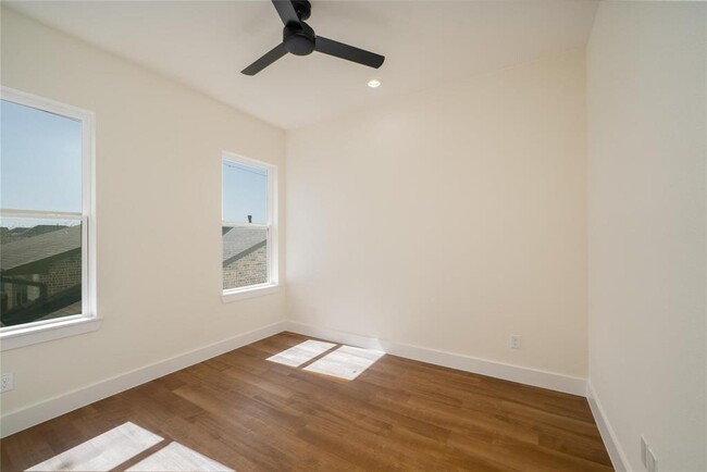 Building Photo - 8913 Knl Br Dr