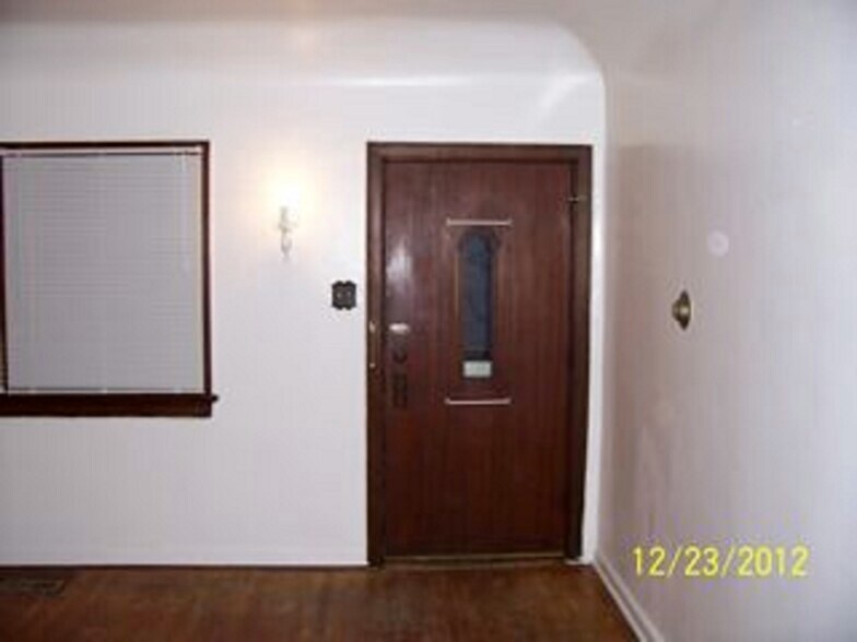Building Photo - 1110 S 900 E