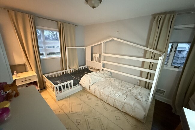 Building Photo - 9 Gibbs Rd