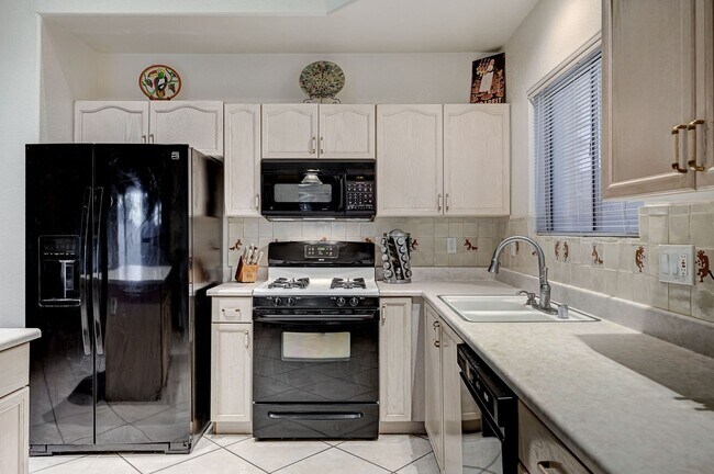 Building Photo - Henderson Single-Story Gem with Gas Firepl...