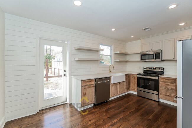 Building Photo - 3 Bedroom, 1 Bath Home in Johns Island featuring Outdoor Shower, Flex Loft Space & NO HOA