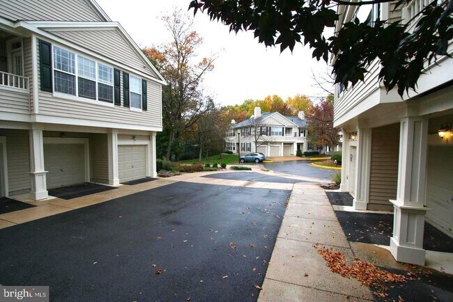Building Photo - 11402 Gate Hill Pl