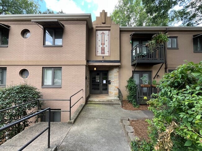Building Photo - 2427 Vail Ave