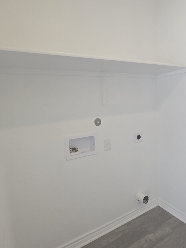 Building Photo - 7510 Fishbowl Ln