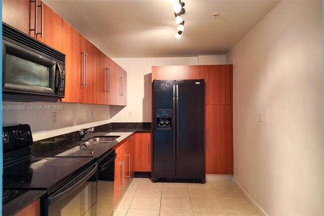 Building Photo - 3000 S Ocean Dr