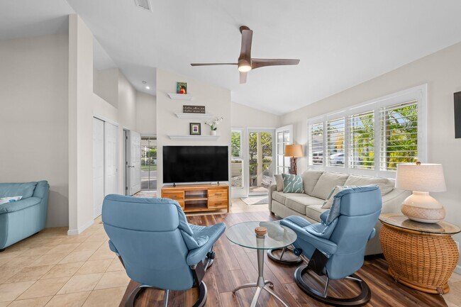 Building Photo - Furnished Home Close to Town