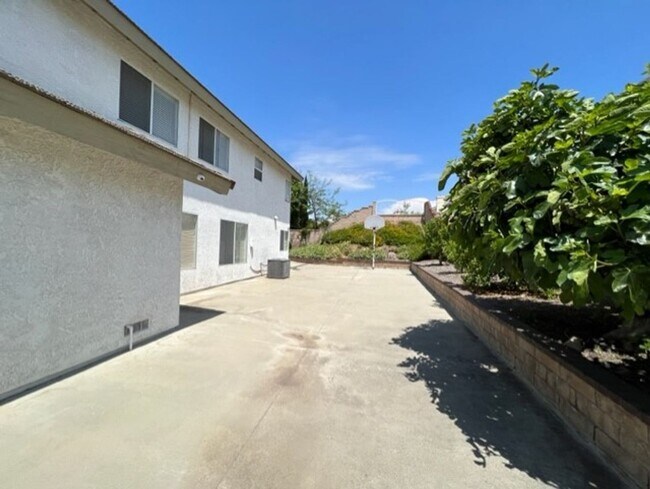 Building Photo - 6752 Carobwood Way
