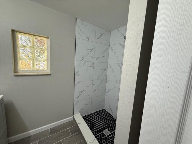 Building Photo - 421 E Warren Ave