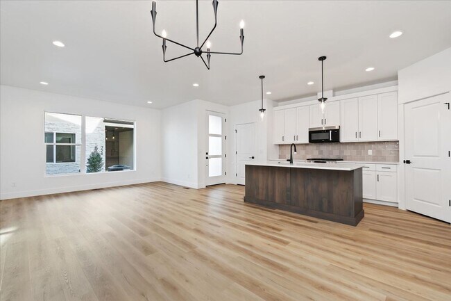 Building Photo - Brand New 3 Bed 2.5 Bath Townhouse With Many Amenities