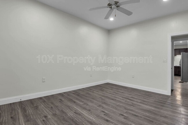 Building Photo - 907 Scott St