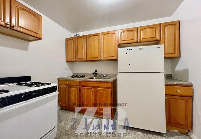Building Photo - 160 Parkside Ave