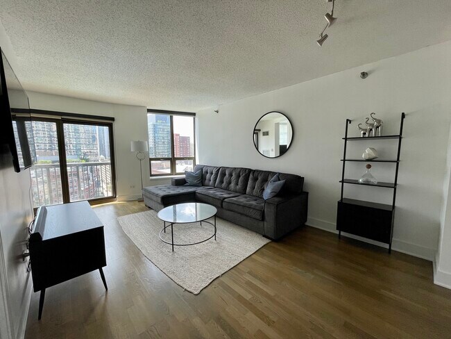 Building Photo - 400 N La Salle Dr