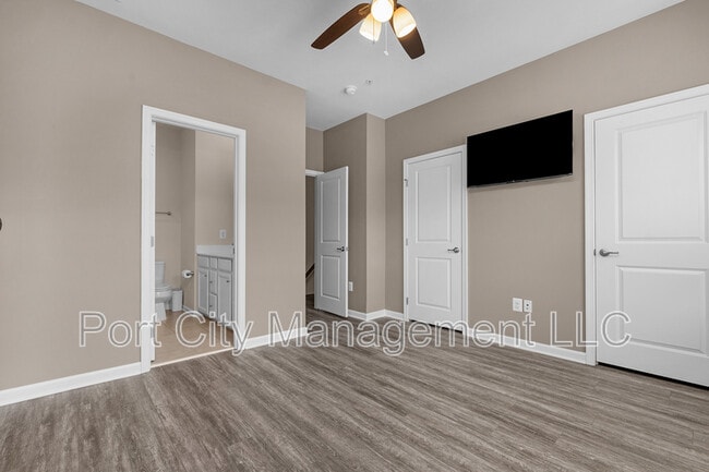 Building Photo - 133 S Macon St.