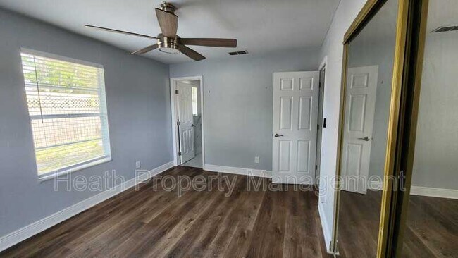 Building Photo - 2205 Calexico Way S