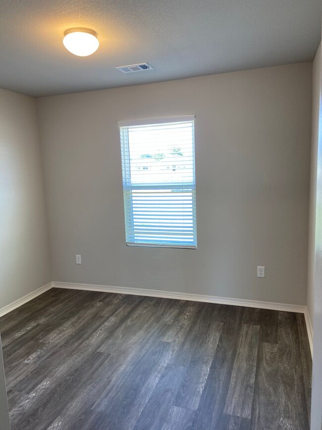 Building Photo - *Pre-leasing* Three Bedroom | Two Bath Hom...