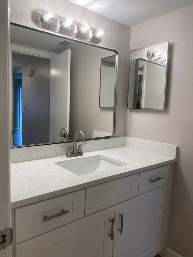 Building Photo - Newly Remodeled 1 bedroom/1 bath in Altamo...