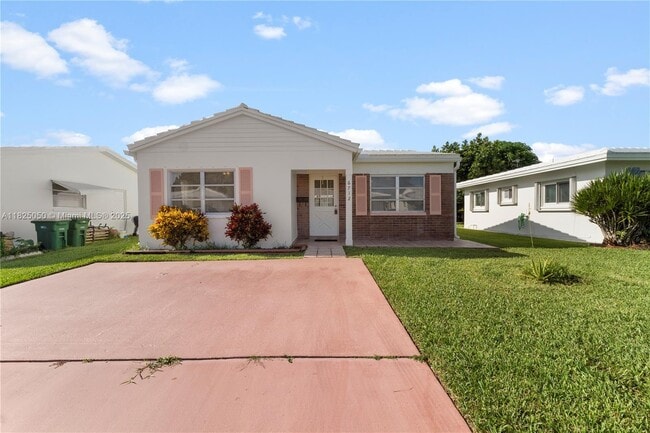 Building Photo - 6712 NW 70th Ct