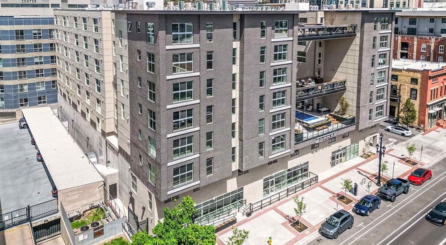 Building Photo - 360 W 200 S