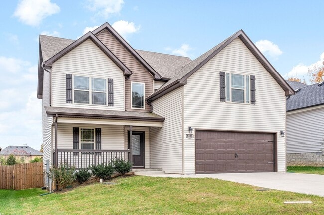 Building Photo - Pet Friendly Three Bedroom with Bonus!