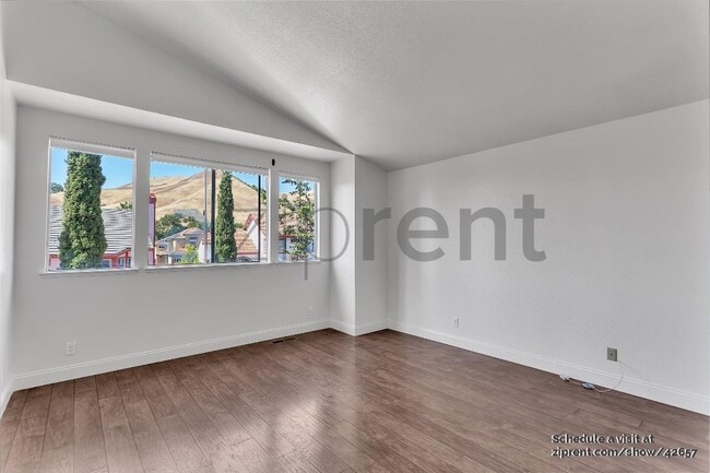 Building Photo - 115 Montego Dr