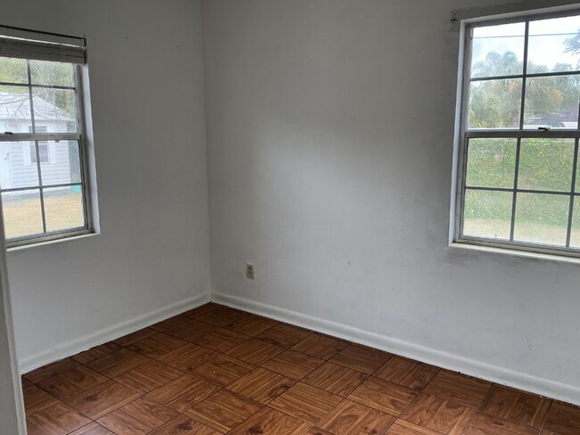 Building Photo - Cozy 3BR Near Cleveland Heights