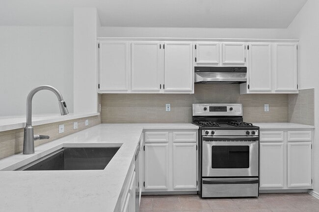 Building Photo - 909 Saba Cove