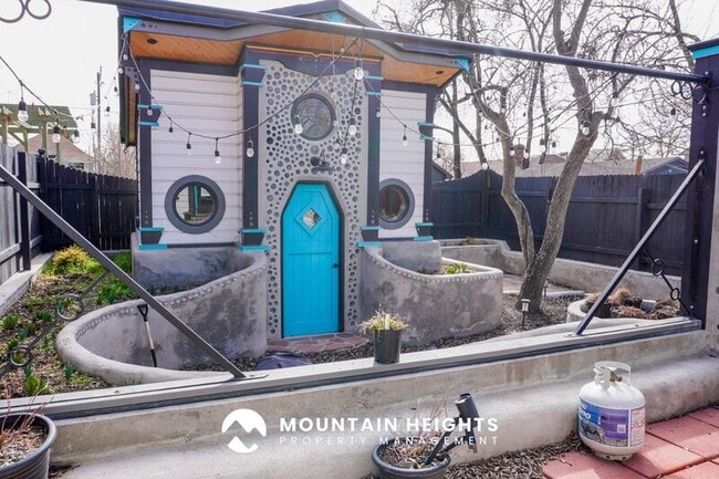 Building Photo - 235 Reed Ave N