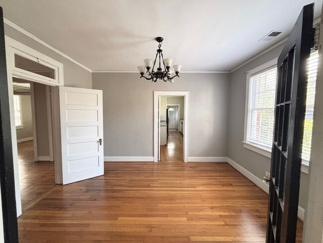 Building Photo - Bungalow in Rosewood