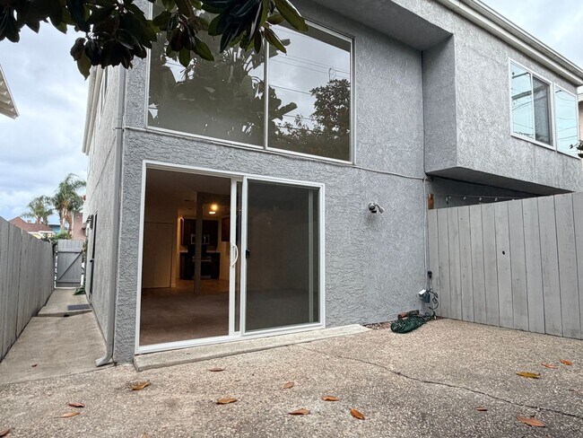 Building Photo - 33938 Alcazar Dr