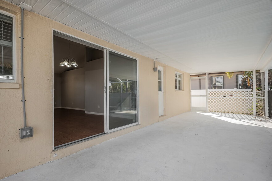 Building Photo - 3406 SW 14th Pl