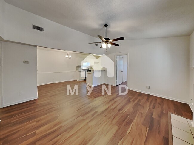 Building Photo - 1215 Hyridge St