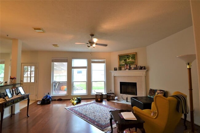 Building Photo - 12110 Laurel Ct