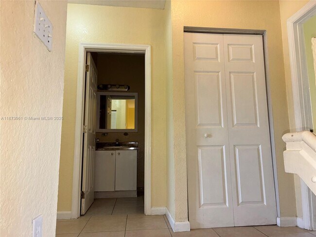 Building Photo - 28115 SW 143rd Ct