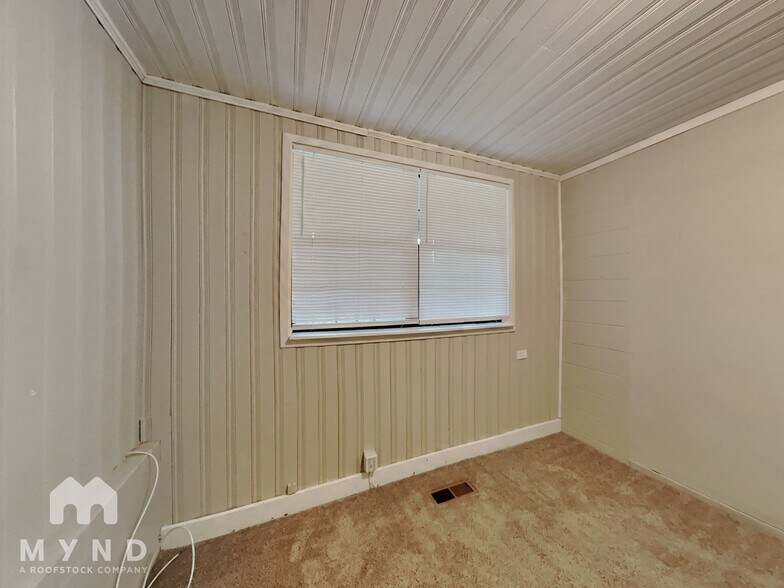 Building Photo - 6627 Almond Ave