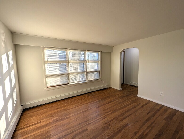 Building Photo - 44 Barrington Rd