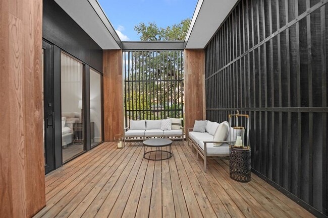 Building Photo - 2407 W 10th St