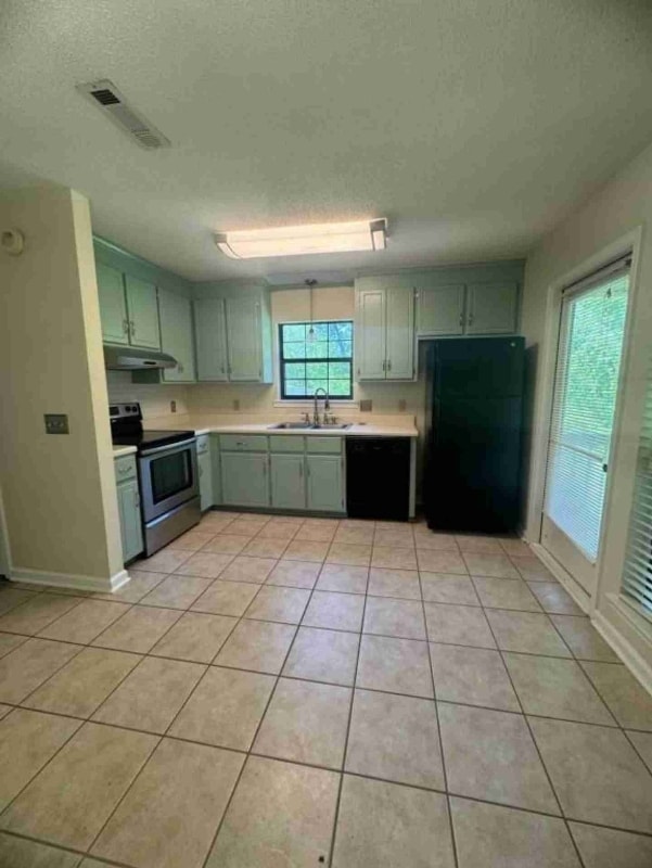 Building Photo - 202 Lakeview Dr