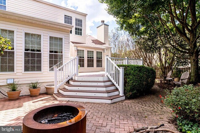 Building Photo - 6122 Bayliss Pl