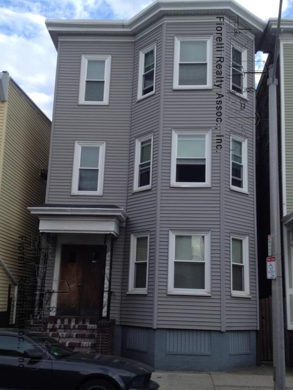 Building Photo - 227 Maverick St