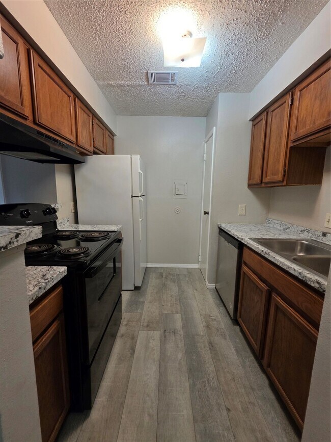 Building Photo - 2501 Gulf Fwy