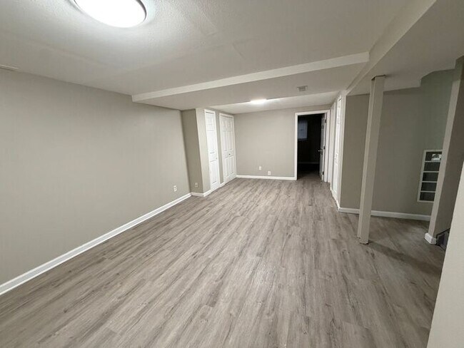 Building Photo - Versatile and inviting home