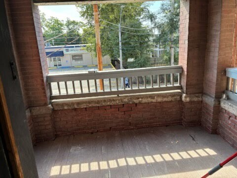 Building Photo - 210 W 39th St