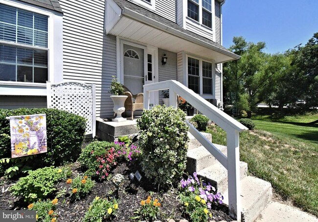 Building Photo - 2489 Hillendale Dr